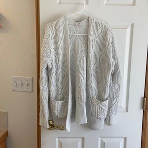 White Cardigan with two pockets